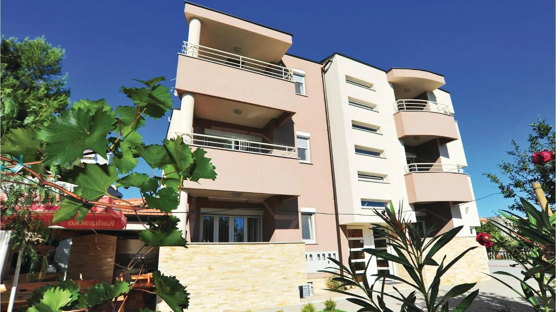 Awesome Apartment In Bibinje With Kitchen 0*,